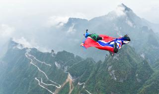 翼装飞行天门山摔死 翼装飞行天门山摔死